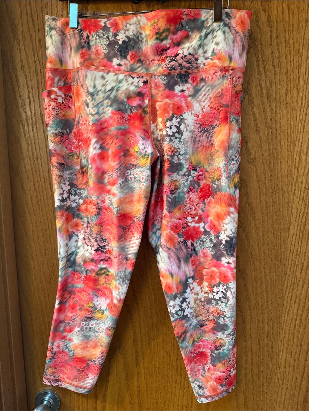 Athleta Salutation Stash Floral 7/8 Leggings